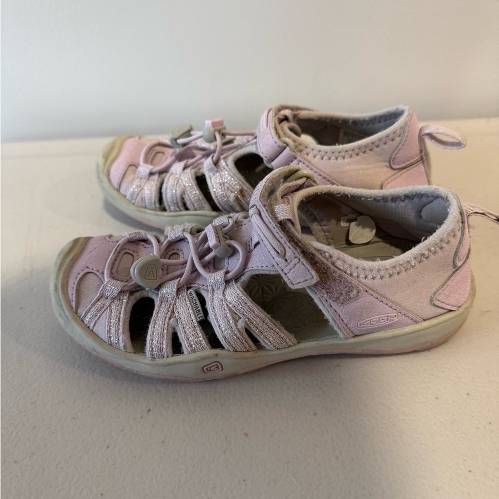 Keen close toe sandals